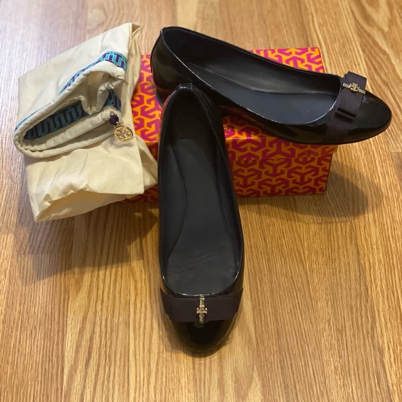 Tory Burch Shoes - Tory Burch patent leather flats navy blu